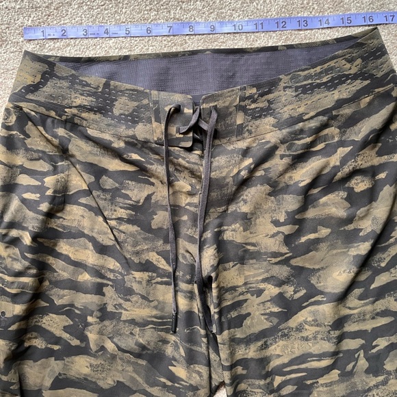 Mens Lululemon Current State Camo Board/Swim Shorts Size 32 - Picture 5 of 8